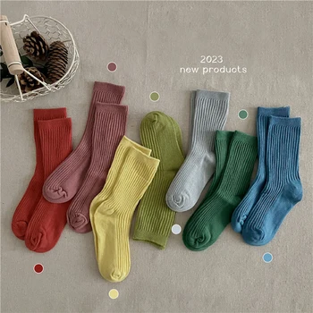 Новые носки ярких цветов для маленьких мальчиков и девочек средней высоты, хлопковые дышащие Мягкие детские спортивные носки в полоску, Носки для детской школьной формы