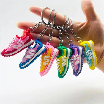 Популярная баскетбольная обувь с 3D-моделированием, брелок, школьный рюкзак, подвеска, трендовые модные кроссовки, брелок для автомобиля, детские подарки
