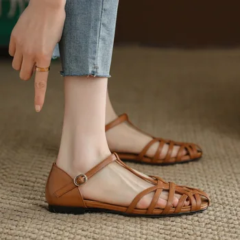 Модные женские босоножки 2023 Летние винтажные плетеные сандалии с ремешком и пряжкой в одно слово на плоском низком каблуке, выдолбленные римские туфли
