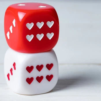 2 шт. акриловые 6-сторонние кубики в форме сердца с круглым углом для вечеринки в баре, семейных игр