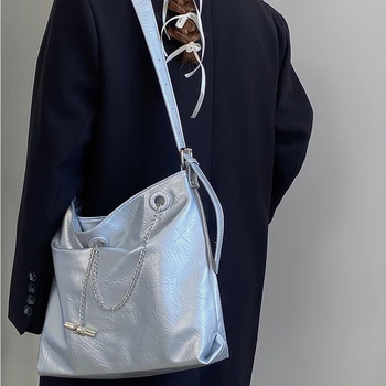 Милая крутая женская сумка-мессенджер с цепочкой большой емкости, модные однотонные женские сумки через плечо из искусственной кожи, простая женская сумочка